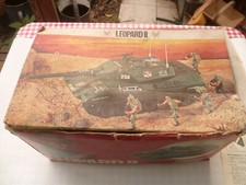 Jouet ancien    CHAR LEOPARD