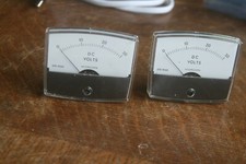 2 voltmetres de tableau  0 a 30 volts  a cadre mobile