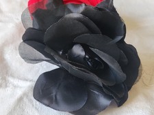 Grosse fleur ancienne noir