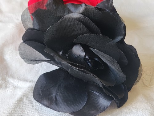 Grosse fleur ancienne - , noir