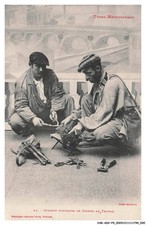 CAR-ADVP4-0245-31 - TYPES MERIDIONAUX - Gitanos tondeurs de Chiens au travail