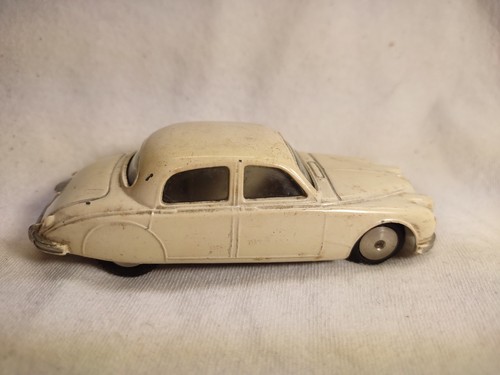 Corgi toys jaguar litre - toys,