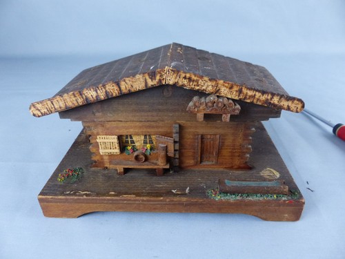 Vintage chalet boite musique - chalet, a