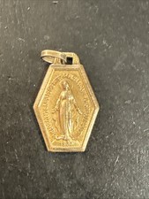 Ancien Pendentif Médaille Plaquer Or Breloque Art Déco nouveau religieuse 