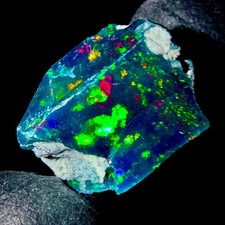 Éthiopien Noir Opal rough , Opal gemstone, Naturel Feu Opal Brut 8.5 CT 16x11 MM