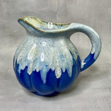 Pichet broc cruche signé