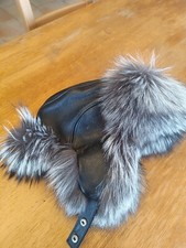 chapka en cuir noir et renard argenté ( silver fox and black leather chapka)