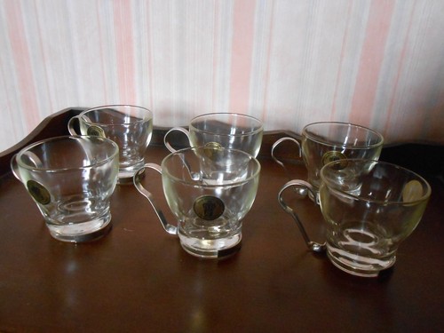 Petites tasses verre avec - en,