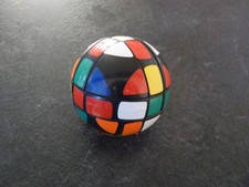 RUBIK'S CUBE Rond   VINTAGE 1980