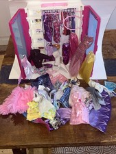 BARBIE LOT 32 VÊTEMENTS