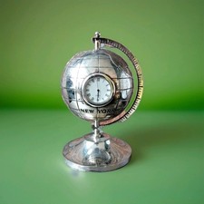 horloge mappemonde avec