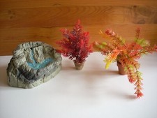 Lots de 2 plantes et un décors volcan pour aquarium, d'occasion et propres.