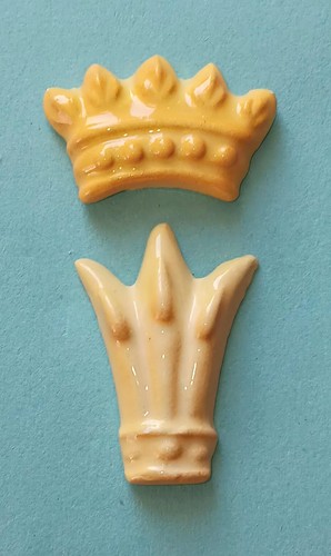 Deux fèves couronnes royales - deux,