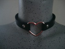 Collier noir boucle coeur
