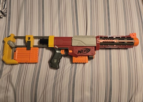 Near mint nerf blaster - near,