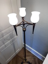 Maison ARLUS Lampadaire tripode à trois bras  en laiton et bronze, pattes lion