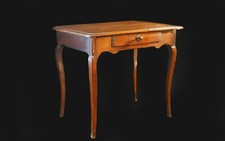 Petite table à écrire, Louis