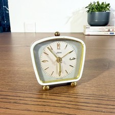 Réveil Kienzle vintage 1960s – Made in Germany – Rouge Mid-Century en métal