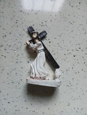 STATUE JESUS CHRIST CHEMIN DE CROIX PORTANT LA CROIX EN resine