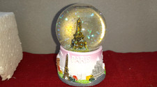 PETITE BOULE A NEIGE GLOBE EN VERRE : TOUR EIFFEL PARIS FRANCE AVEC BOITE