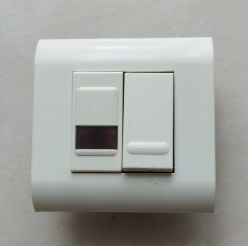 Bouton poussoirs avec - , voyant