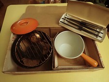 SERVICE FONDUE BOURGIGNONNE- fonte émaillée  Le Creuset (diam. 16cm)