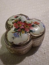 Rare boite en argent massif 900 décor émaillé champêtre en forme de trèfle