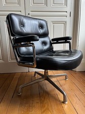 Lobby chair charles ray - lobby,