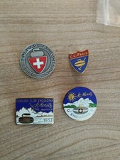 Lot 4 Broches Club Curling