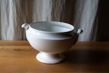 Soupière ancienne en faience fine blanche de Gien sans couvercle