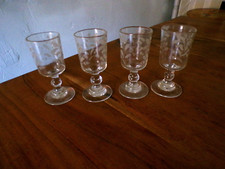 Lot de 4  Verres anciens à