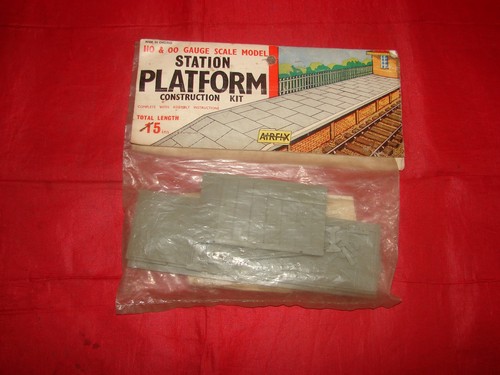 Airfix station platform - 00,