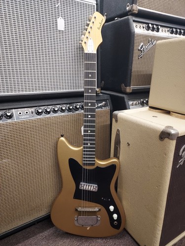 1965 airline bobkat guitar - bobkat,
