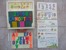 Pupitre éducatif de 1972 Fisher Price pour apprendre chiffres/lettres dès 3 ans