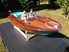 Bateau rc 1/6 style Riva 1,25 m 2moteurs 24 volts vitesse 50 km/h bois acajou