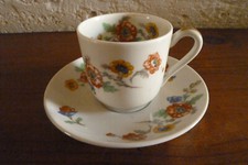 Tasse avec soucoupe porcelaine