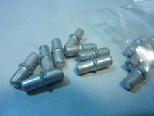 Taquets d'étagères  vendu par lot de 37