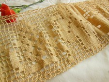 Très large dentelle ancienne