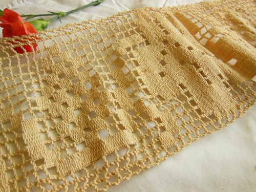 Très large dentelle - , ancienne