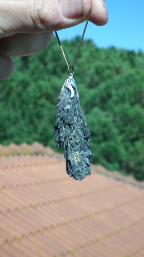 Pendentif kyanite noir - pendentif,