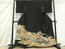 Kimono japonais noir pièce tomesode broderie paysage texte couleur or