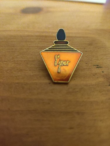 Pin badge - pin’s,