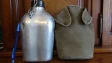 GOURDE  MILITAIRE  en ALU. " METALL 1-55 " et HOUSSE.