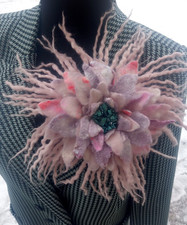 Broche fleur feutre