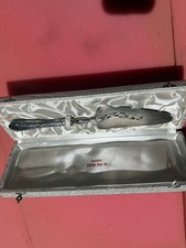 Pelle À Tarte En Argent Au Père Fragile 