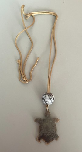 Pendentif tortue corne - pendentif, en