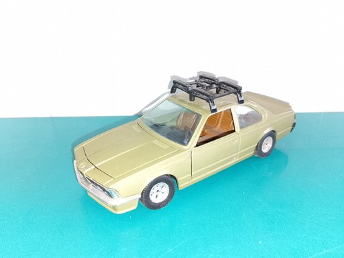 2704251 burago bmw 635 - 1/24,