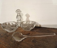 Ancien saleron poivrier en verre épais avec cuiller, serviteur, art déco