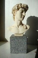 Buste David Homme en Résine Socle Carré en Pierre Hauteur 18 cm