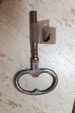 clé  carré 1 pendule cartel